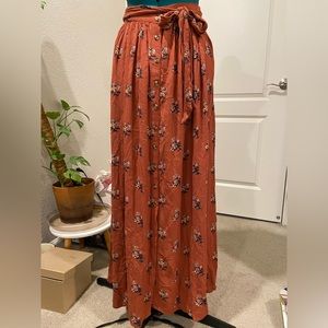 [SOLD] American Eagle Floral Maxi Skirt S